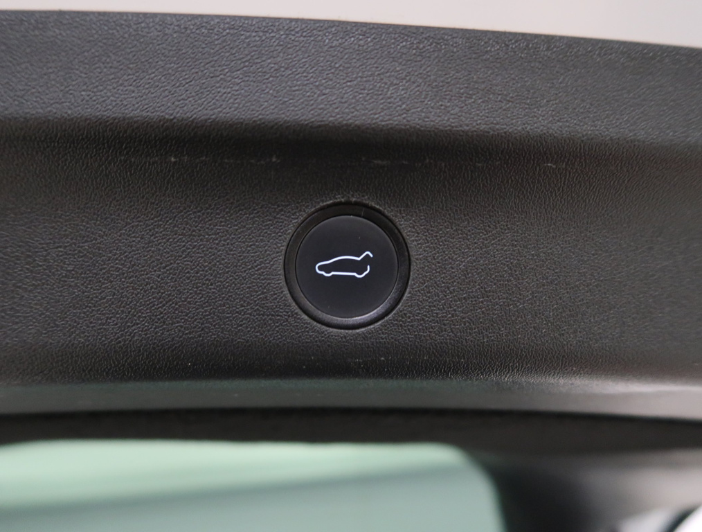 Tesla Model Y 2023 22