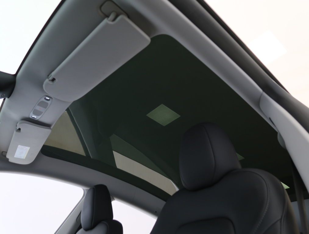 Tesla Model Y 2023 20