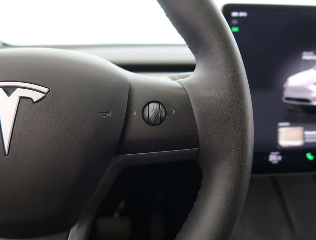 Tesla Model Y 2023 19