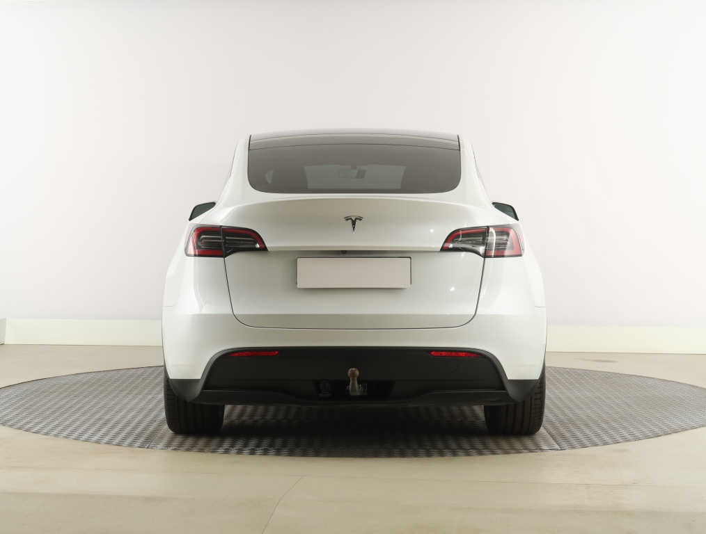Tesla Model Y 2023 6