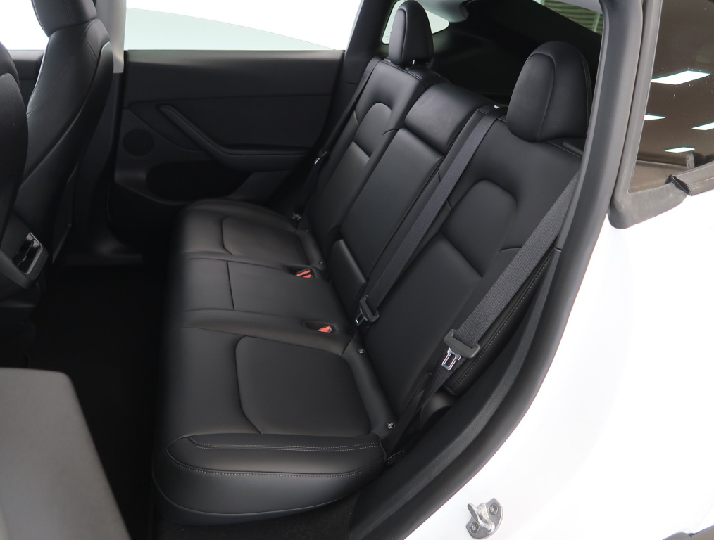 Tesla Model Y 2023 12