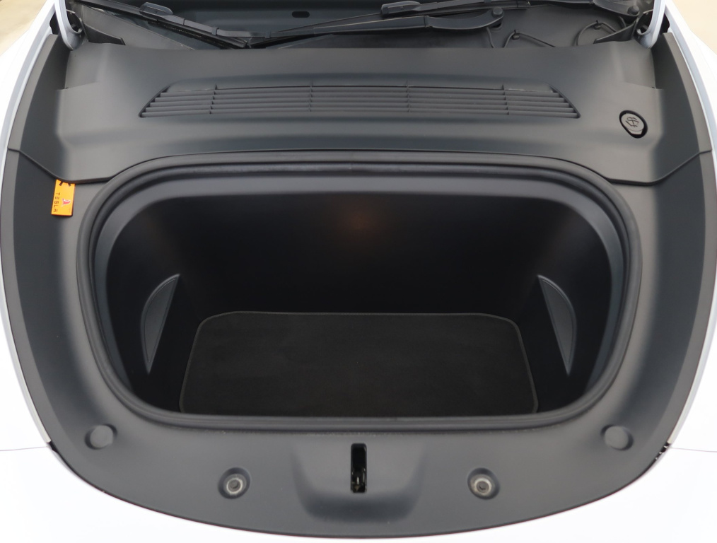 Tesla Model Y 2023 20