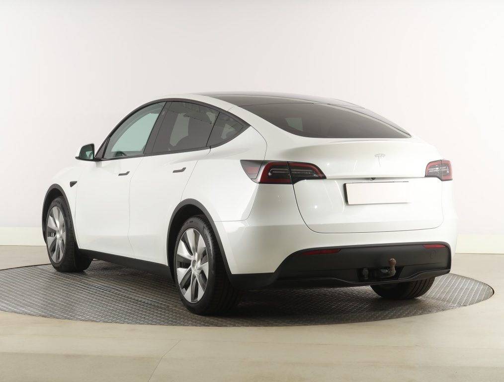 Tesla Model Y 2023 5