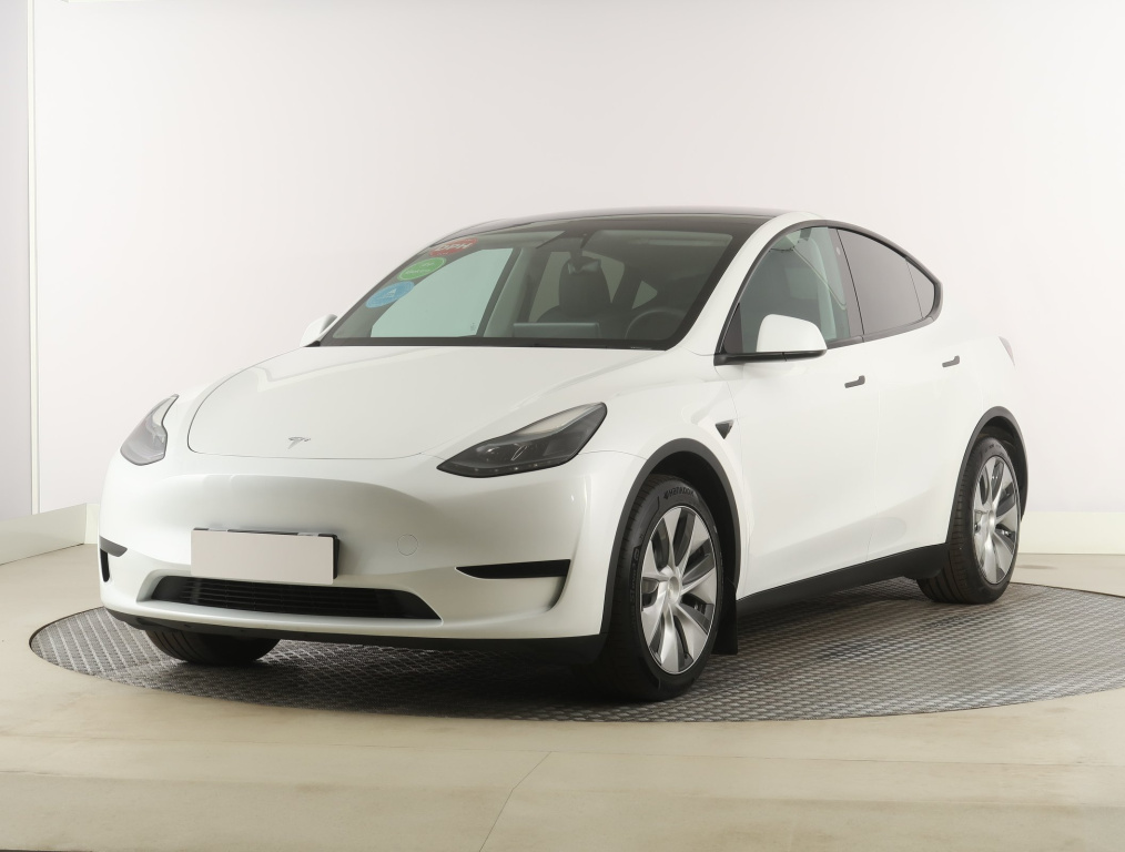 Tesla Model Y 2023 3