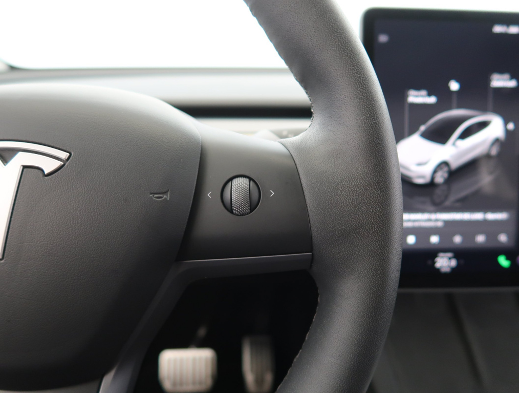 Tesla Model Y 2023 19