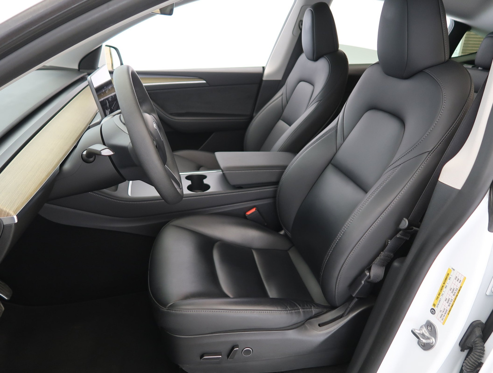 Tesla Model Y 2023 13