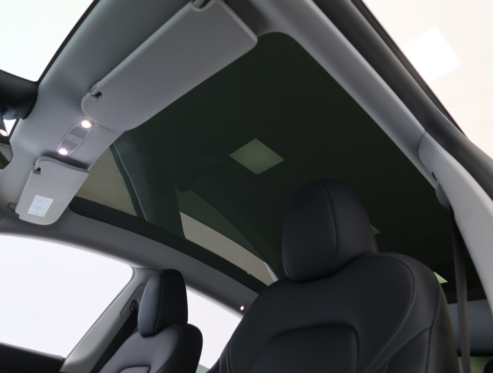 Tesla Model Y 2023 21