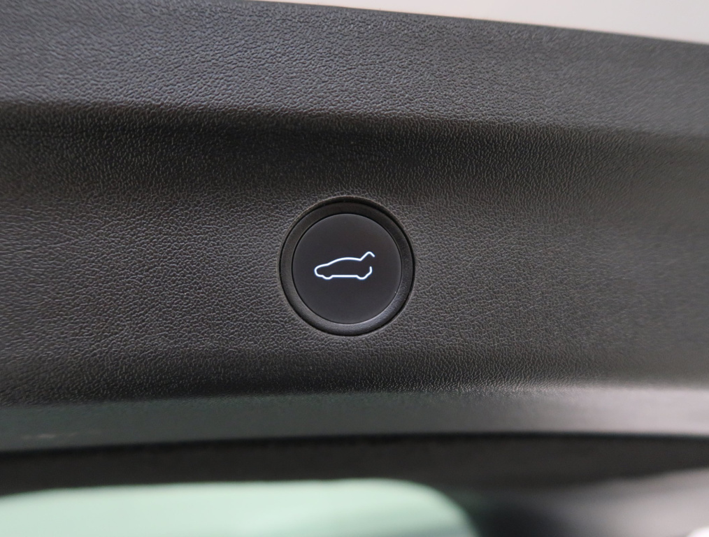 Tesla Model Y 2023 22