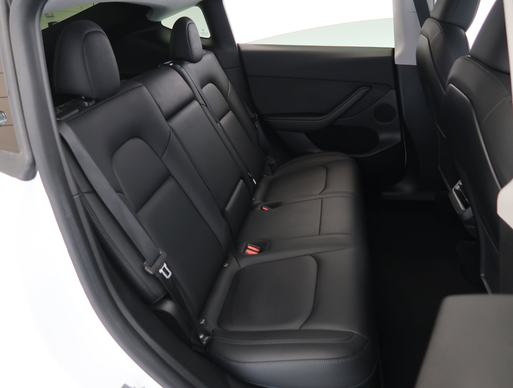 Tesla Model Y 2023 11