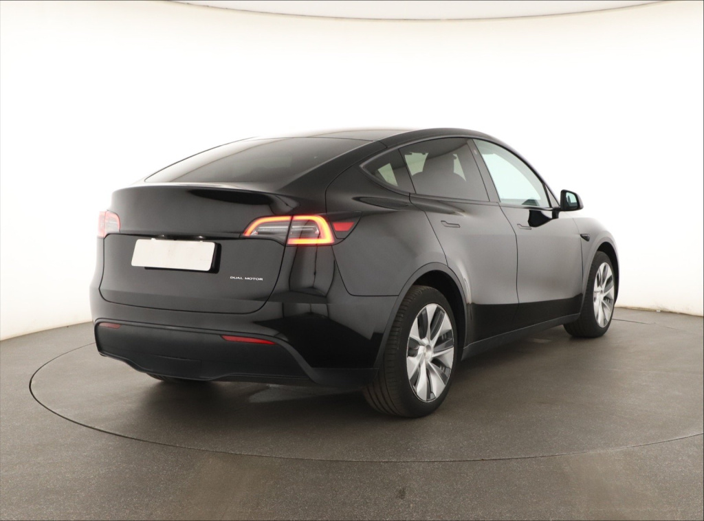Tesla Model Y 4x4 2023 7