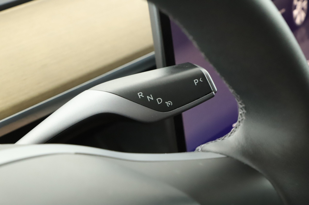 Tesla Model Y 4x4 2023 19