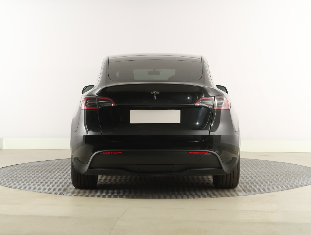 Tesla Model Y 2023 6