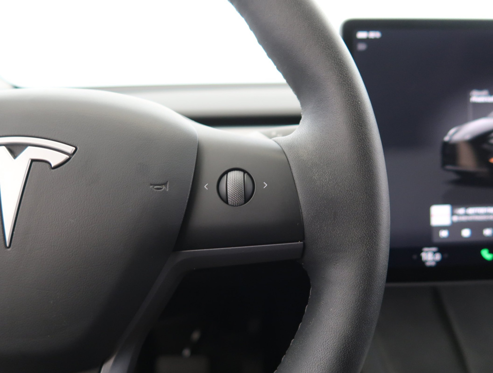 Tesla Model Y 2023 19