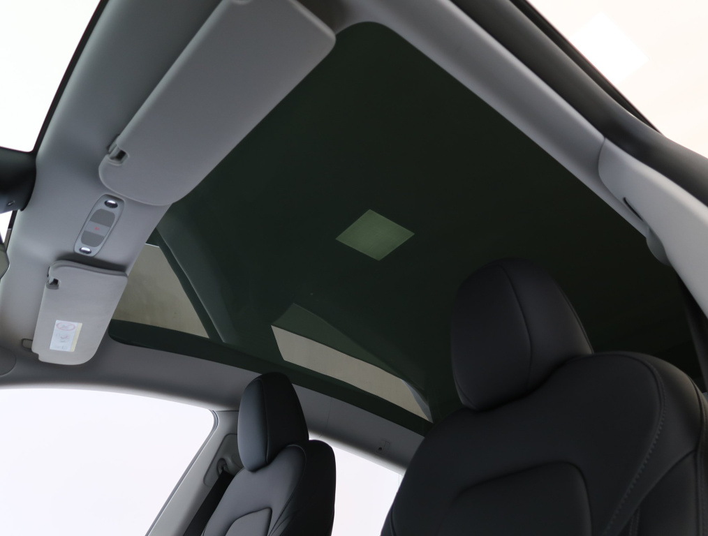 Tesla Model Y 2023 21