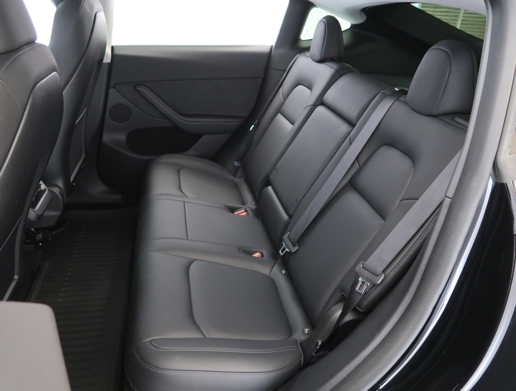Tesla Model Y 2023 12