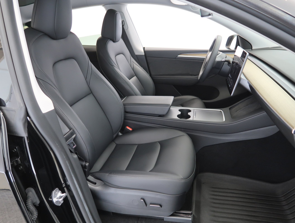 Tesla Model Y 2023 10