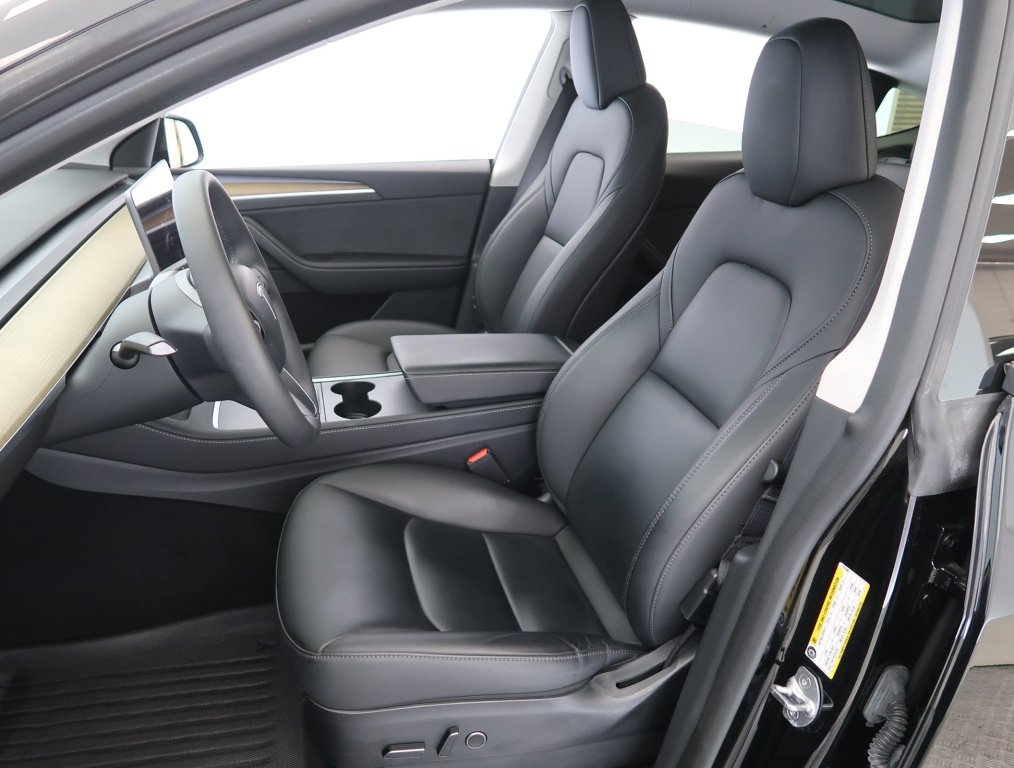 Tesla Model Y 2023 13