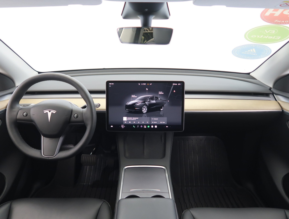 Tesla Model Y 2023 9