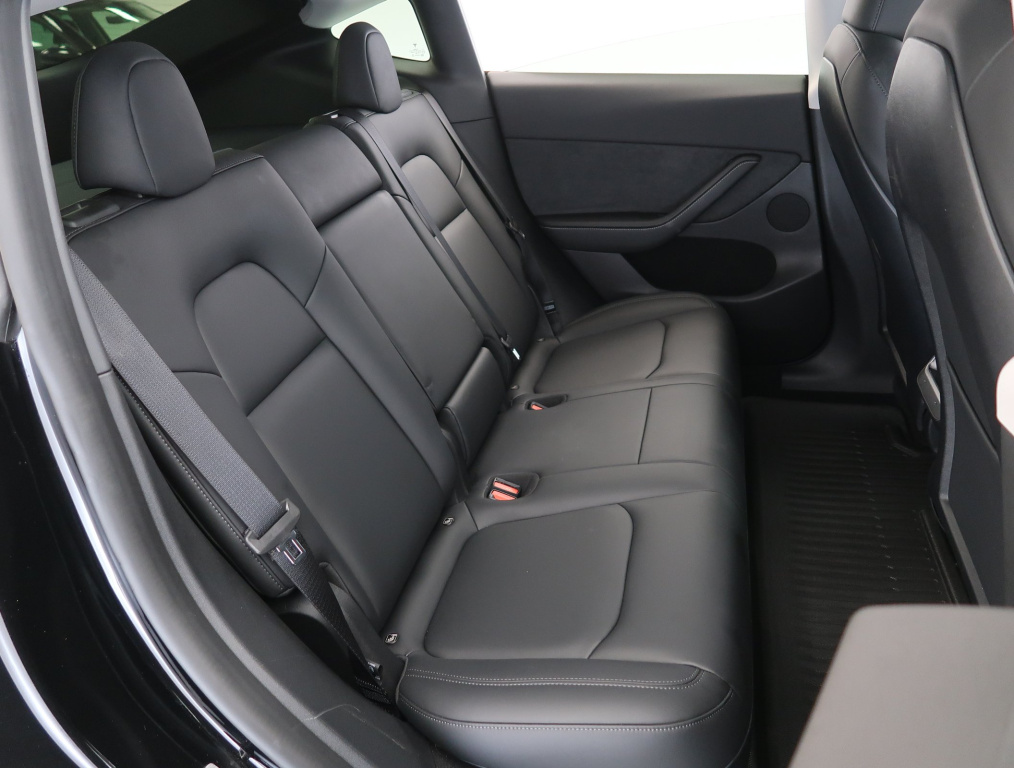 Tesla Model Y 2023 11