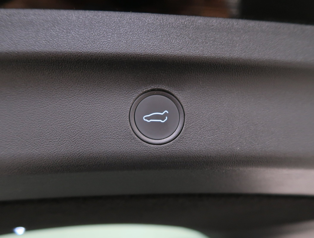 Tesla Model Y 2023 23