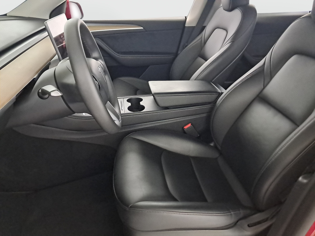 Tesla Model Y 4x4 2022 13