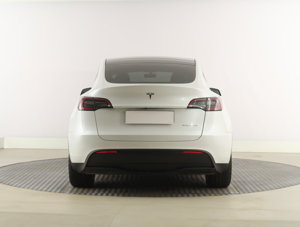 Tesla Model Y 4x4 2023 6