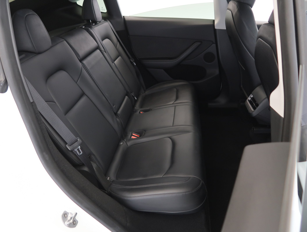 Tesla Model Y 4x4 2023 11