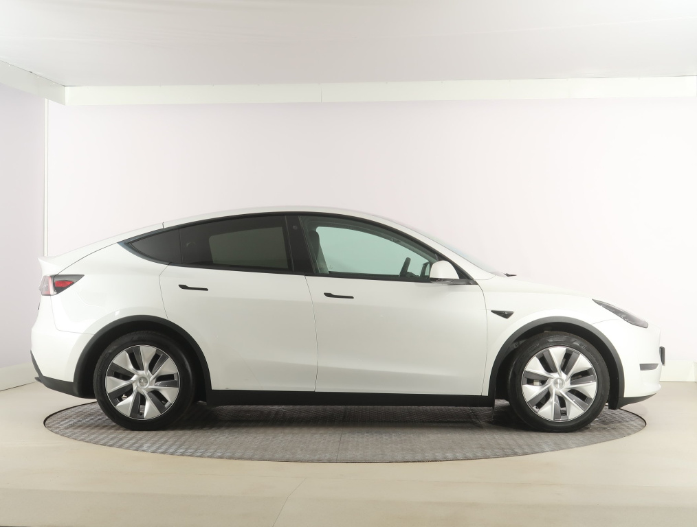 Tesla Model Y 4x4 2023 8