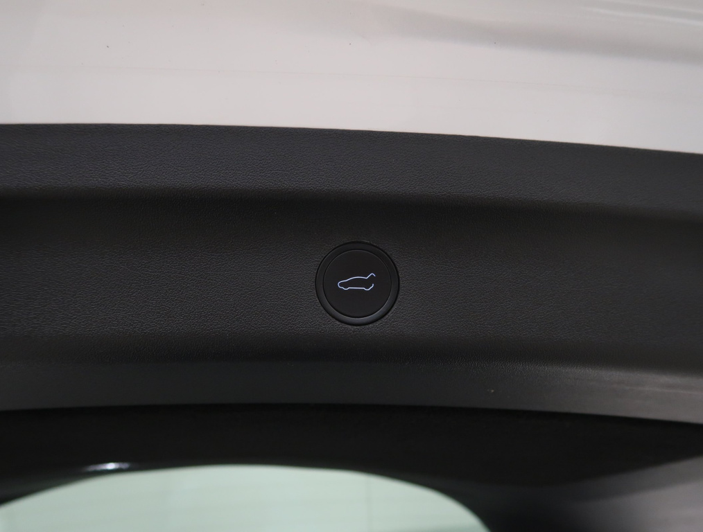 Tesla Model Y 4x4 2023 20