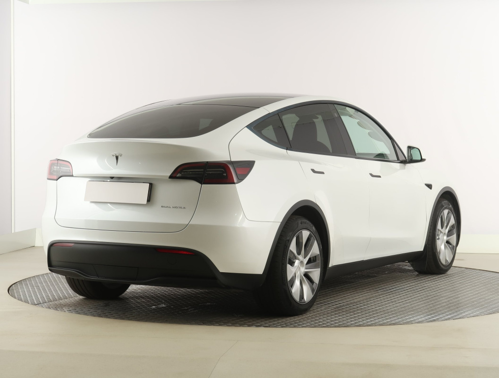 Tesla Model Y 4x4 2023 7
