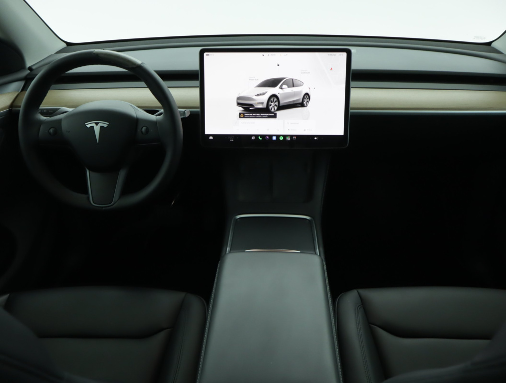 Tesla Model Y 4x4 2023 9