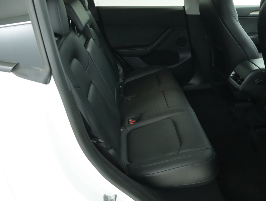 Tesla Model Y 4x4 2023 11