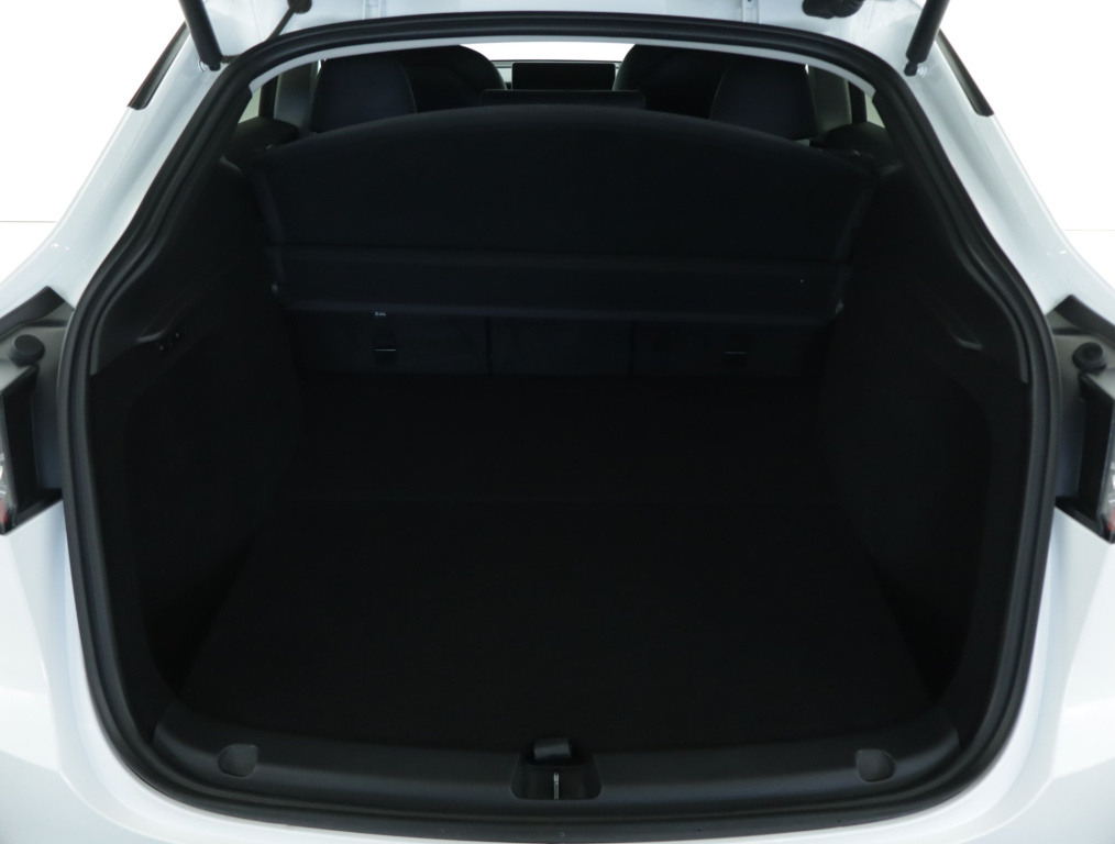 Tesla Model Y 4x4 2023 17
