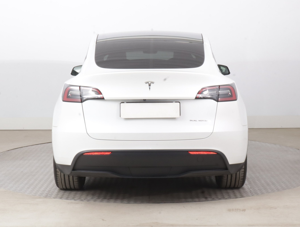 Tesla Model Y 4x4 2023 6