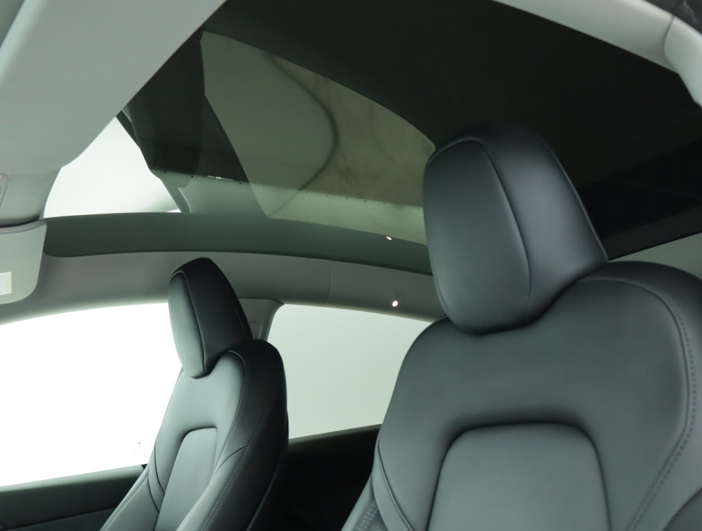Tesla Model Y 4x4 2023 18