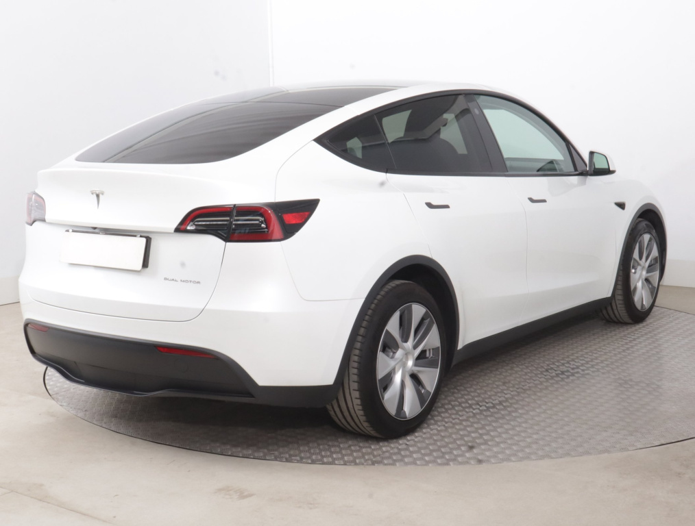 Tesla Model Y 4x4 2023 7