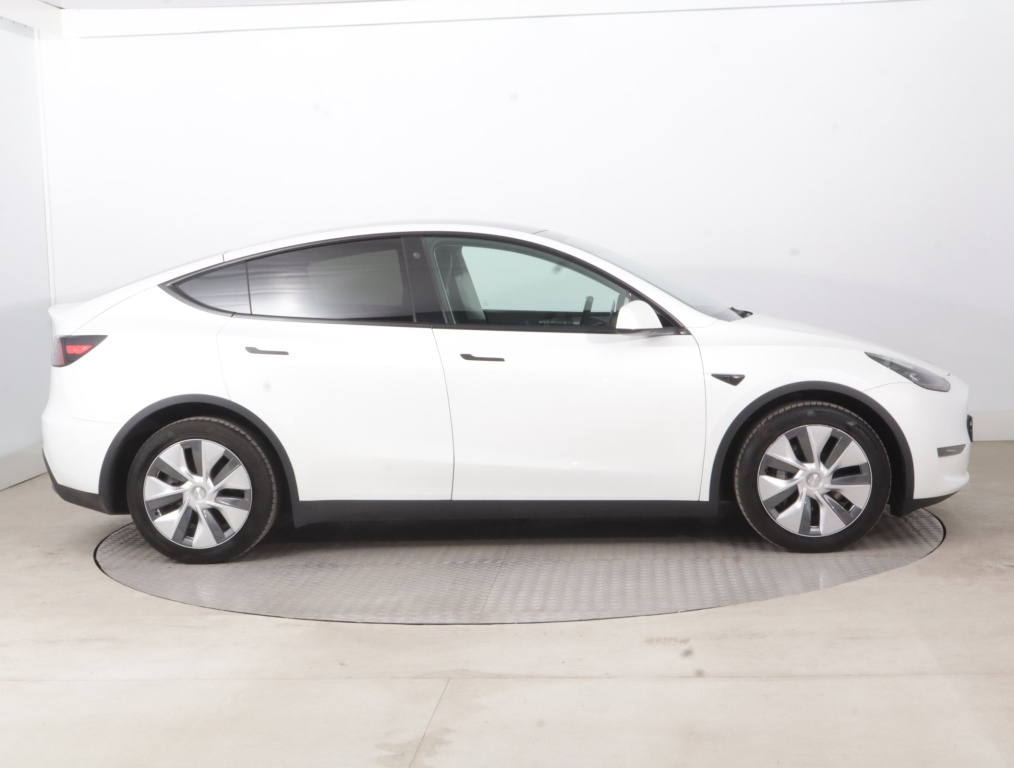 Tesla Model Y 4x4 2023 8