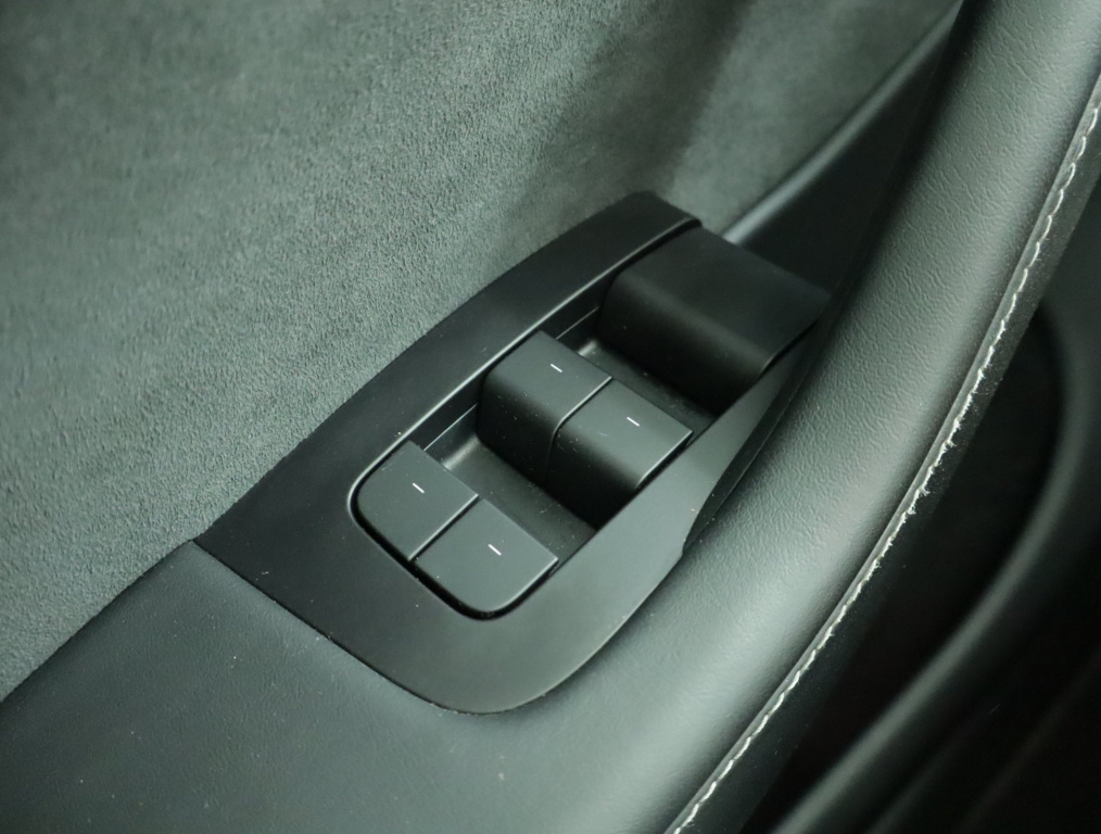 Tesla Model Y 4x4 2023 22