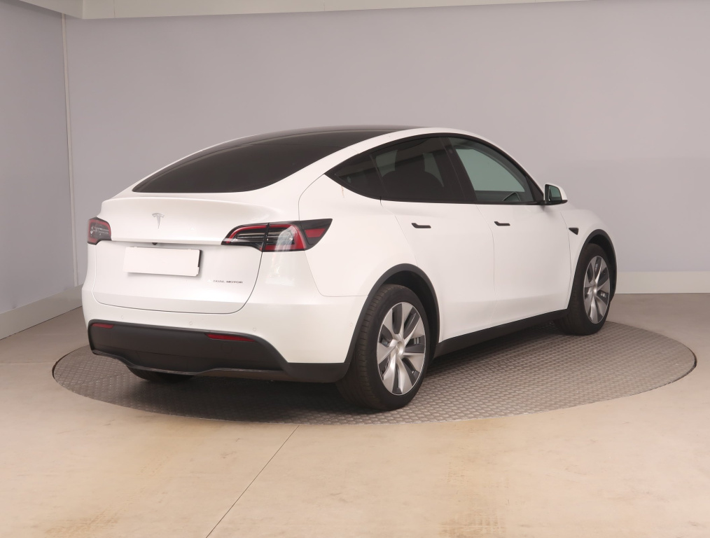 Tesla Model Y 4x4 2021 7