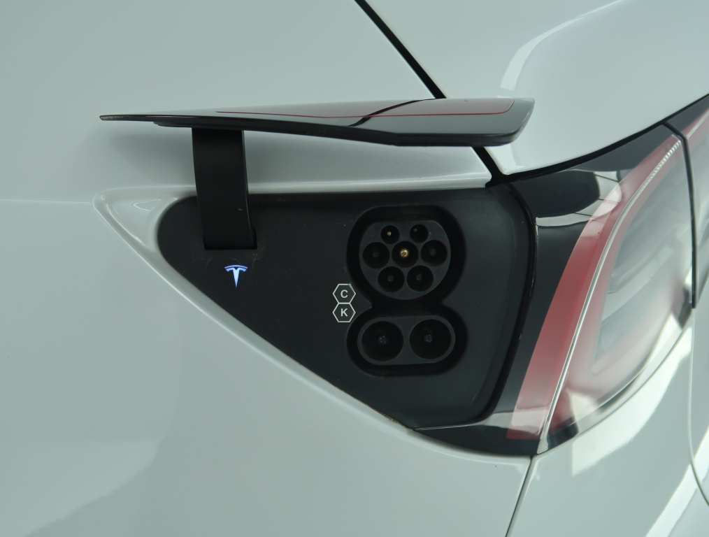 Tesla Model Y 4x4 2021 19