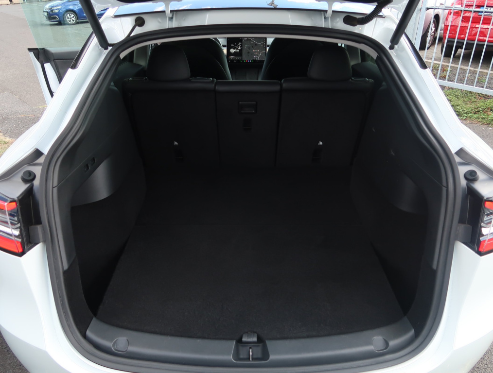 Tesla Model Y 4x4 2021 17