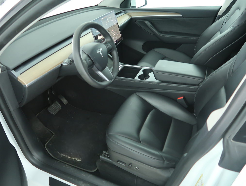Tesla Model Y 4x4 2021 13