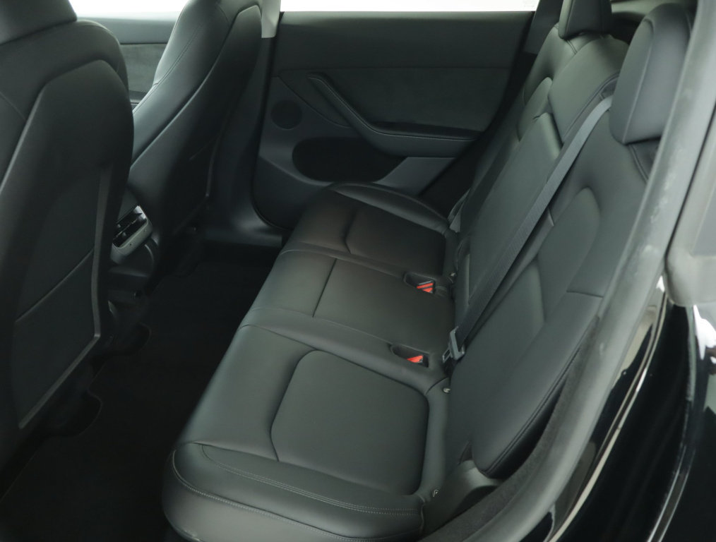 Tesla Model Y 4x4 2023 12
