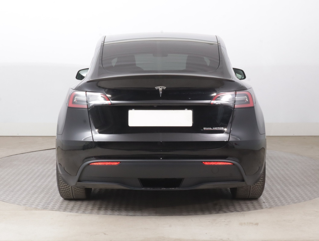 Tesla Model Y 4x4 2023 6