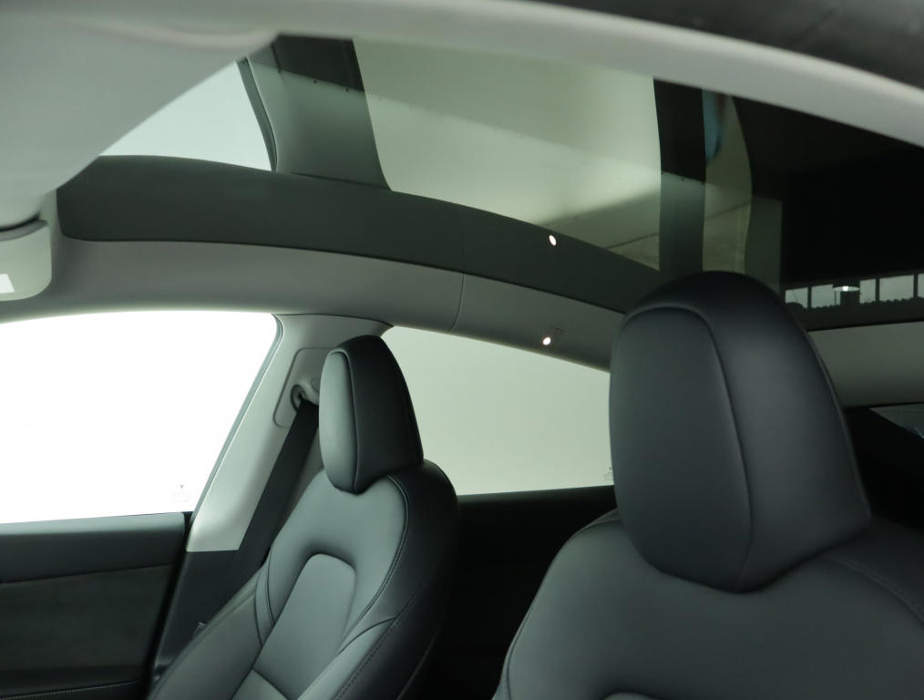 Tesla Model Y 4x4 2023 18