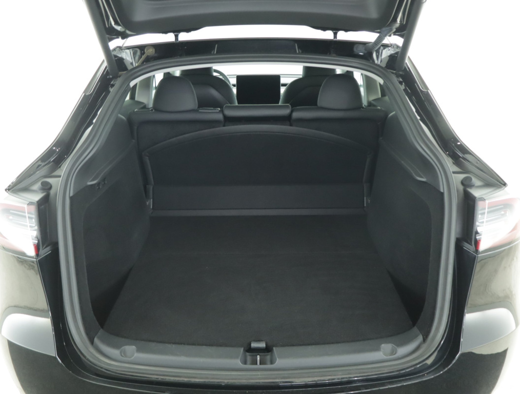 Tesla Model Y 4x4 2023 17