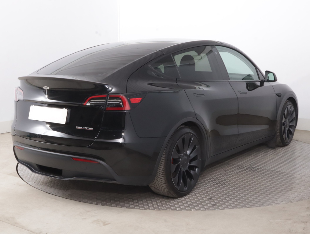 Tesla Model Y 4x4 2023 7