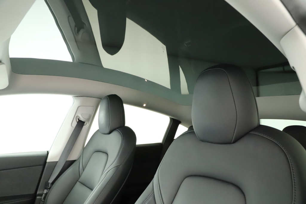 Tesla Model Y 4x4 2022 17