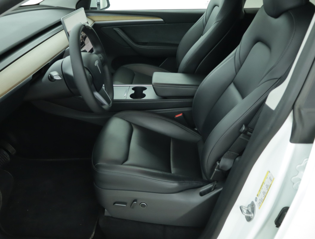 Tesla Model Y 2022 13