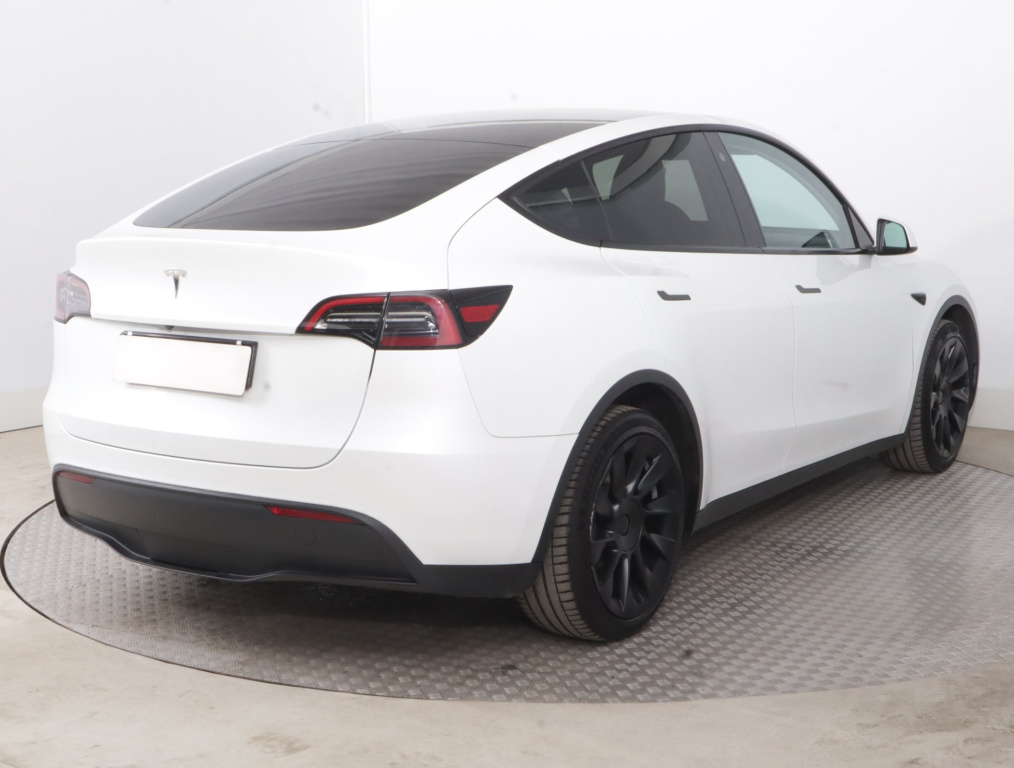Tesla Model Y 2022 7